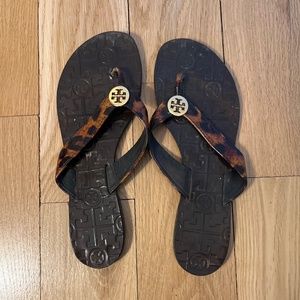 Tory Burch Cheetah / Animal Print Leather Thong Sandal size 8